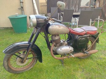 Jawa 250 kývačka