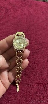 Hodinky Avon