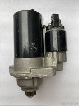 Startér motoru BOSCH 1005821896
