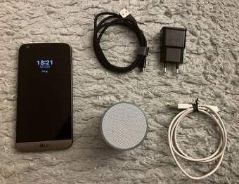 LG G5 s nabíječkou a bezdrátovým reproduktorem