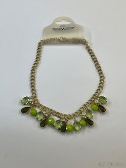 Krásný náhrdelník s přívěsky - zlatá a zelená