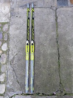 Dětské běžky Fischer 160 cm se šupinami