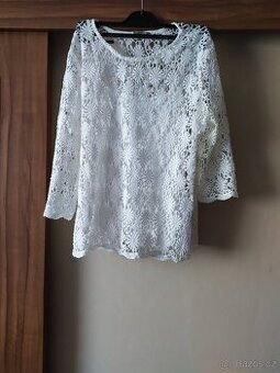 hezká krajková halenka