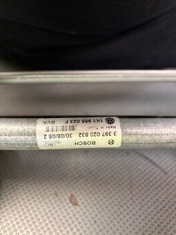 Táhla stěračů s motorkem GOLF V