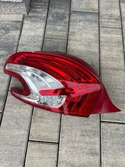 Peugeot 208 zadní levé svetlo
