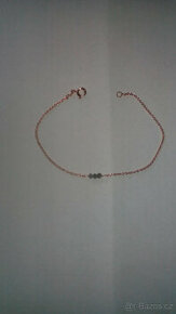 Zlatý náramek s černými diamanty