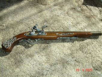 Prodám krásnou, novou repliku historické, křesadlové pistole