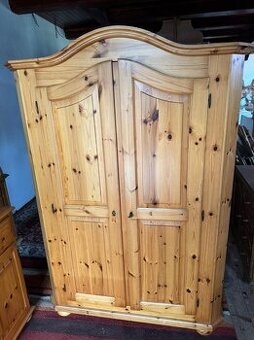 Šatní skříň z masivní borovice, 4868