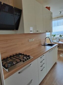 Kuchyňská pracovní deska + granitový dřez + plynová deska Bo