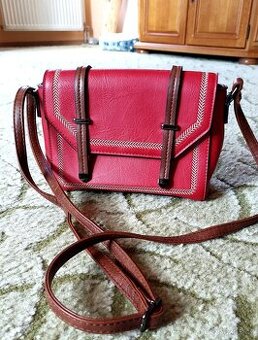 Nová kožená kabelka