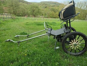 Kočár GIG pro jednoho koně