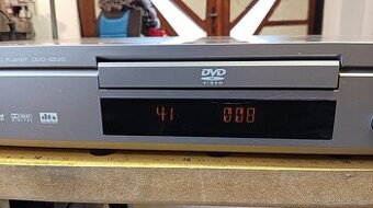 DVD přehrávač Yamaha.