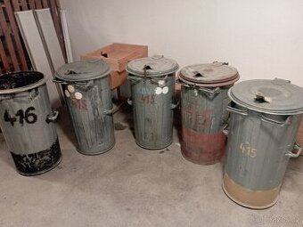 Popelnice, úklidová technika, kosa