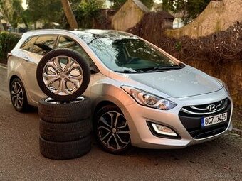 Hyundai i30 kombi 1.6 CRDi 81kW 6MAN - PANORAMA, KAMERA, ALU