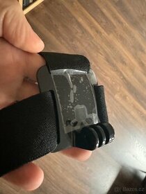 Držák akční kamery na helmu