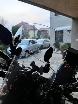 Deflektor na motorku