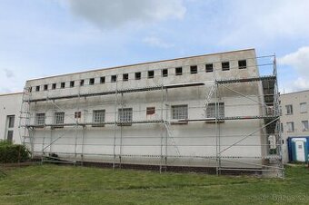 Pronájem fasádního lešení Layher v Lounech.