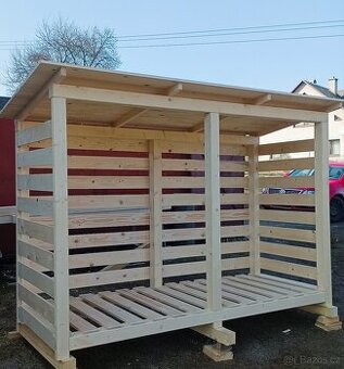 Dřevník - přístřešek na dřevo