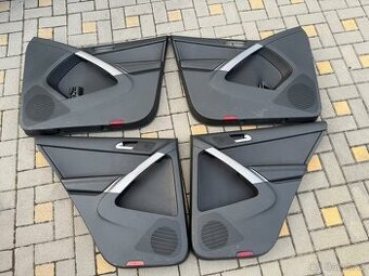 VW Tiguan tapec dveří.