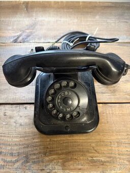 Starožitný bakelitový telefon Tesla