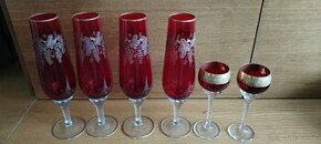 Starožitné foukané sklo-rudé šampusky