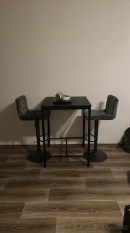 Jídelní stůl pro dva