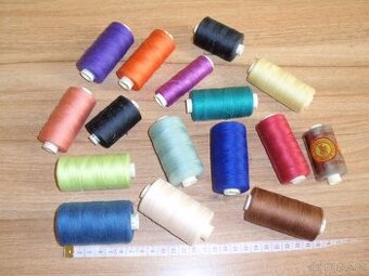 Šicí nitě - 16 špulek různých barev