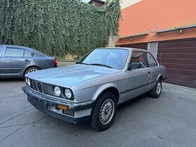 BMW E30 325e - coupe
