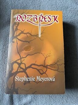 Knihy Stephenie Meyerové Stmivani