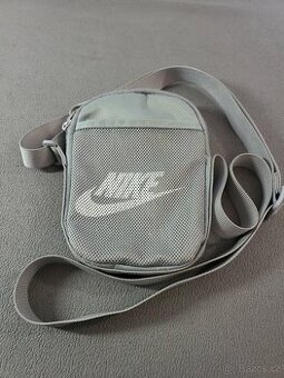 Originální Nike taška přes rameno – stylová a praktická