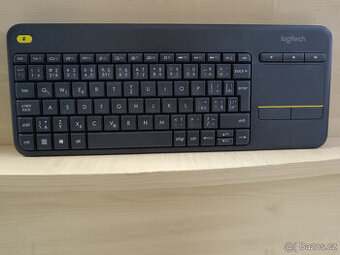 Bezdrátová klávesnice Logitech K400+ top stav