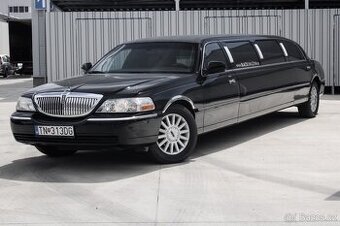 LINCOLN TOWN CAR LIMOUSINE
