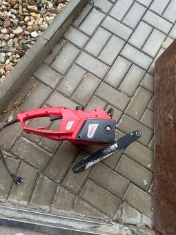 Elektrická pila hecht 2035
