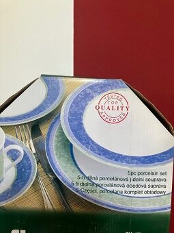 Modrobílé porcelánové talíře