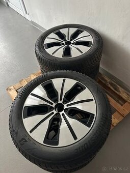 Zimní pneu Bridgestone 235/55 R19 105H s ALU disky, MB EQC