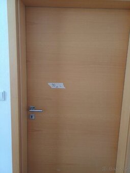 Prodám interiérové dveře + obložkove zárubně, viz. Foto.