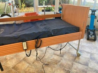 Polohovací elektrické lůžko s antidekubitní matrací 90x200