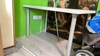 Ikea psací stůl