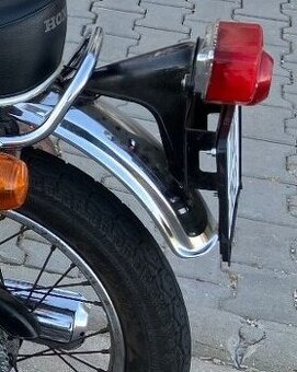Zadní světlo na Honda CB