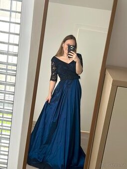 Nádherné plesové šaty velikosti 38 / M