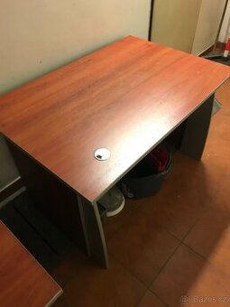 Kancelářský stůl
