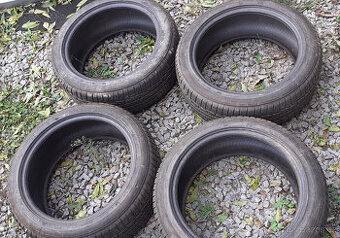 Zimní pneu 225/45R17 Nokian Runflat pěkný vzorek