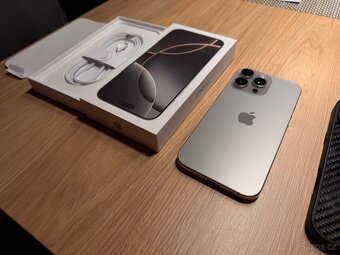 IPhone 16 pro max 256 GB přírodní titan