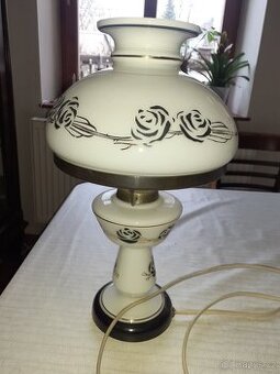 PETROLEJOVÁ LAMPA S RŮŽEMI NA EL.
