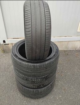 Pneu Michelin 245/45R19 (102Y)