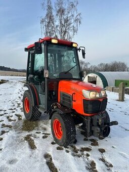 Komunální malotraktor Kubota B2530 + koště 585mth