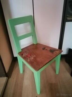 Stará dětská židlička