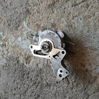 Octavia II, podtlaková pumpa 038 145 209 F