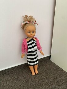 Panenka s oblečky
