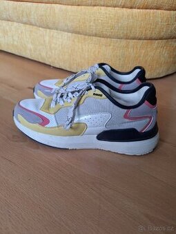 Tenisky Baťa Velikost 38